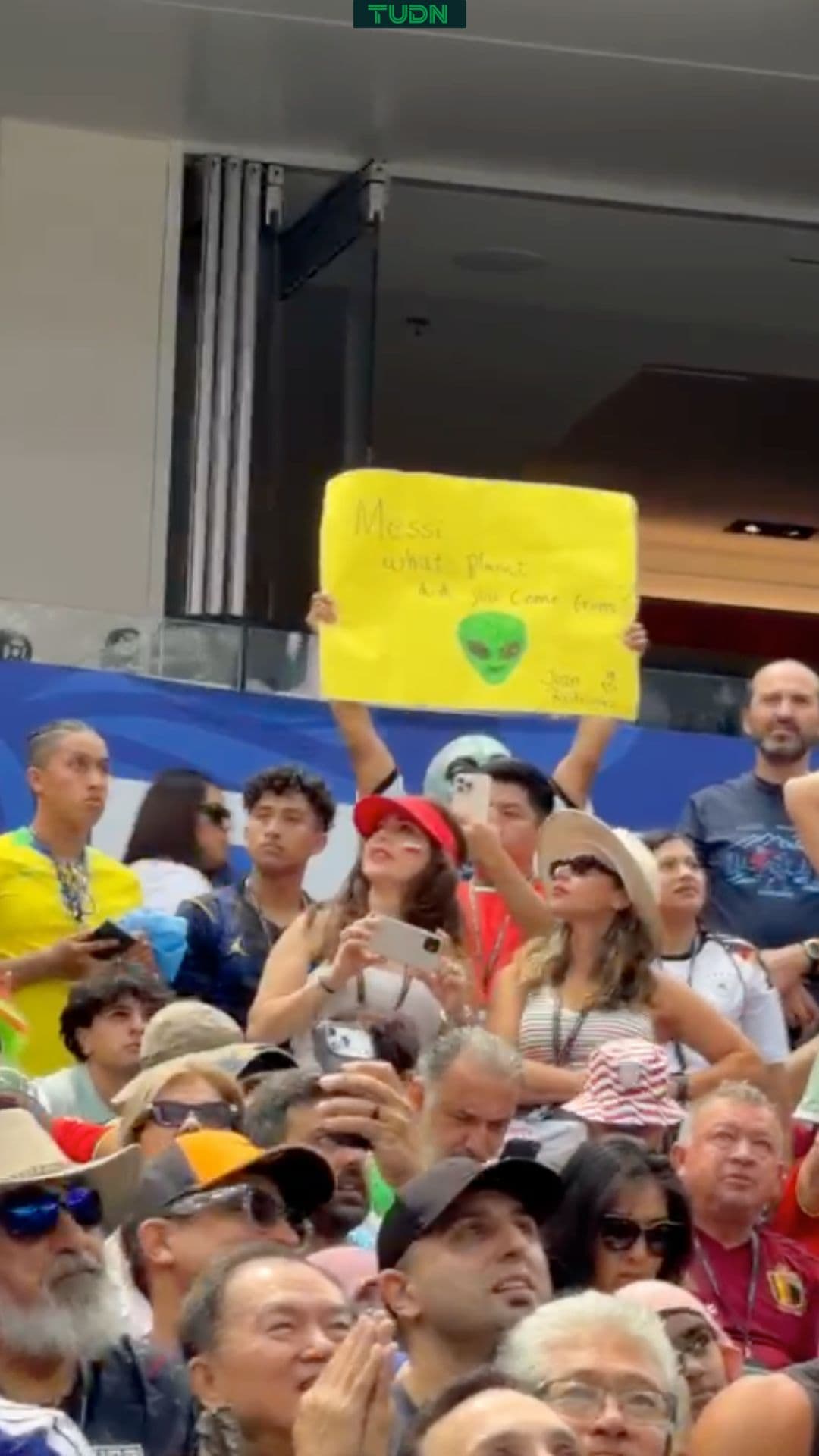 Bélgica vs. Irán: Mandan mensaje a Messi desde la tribuna en el Estadio Los Angeles