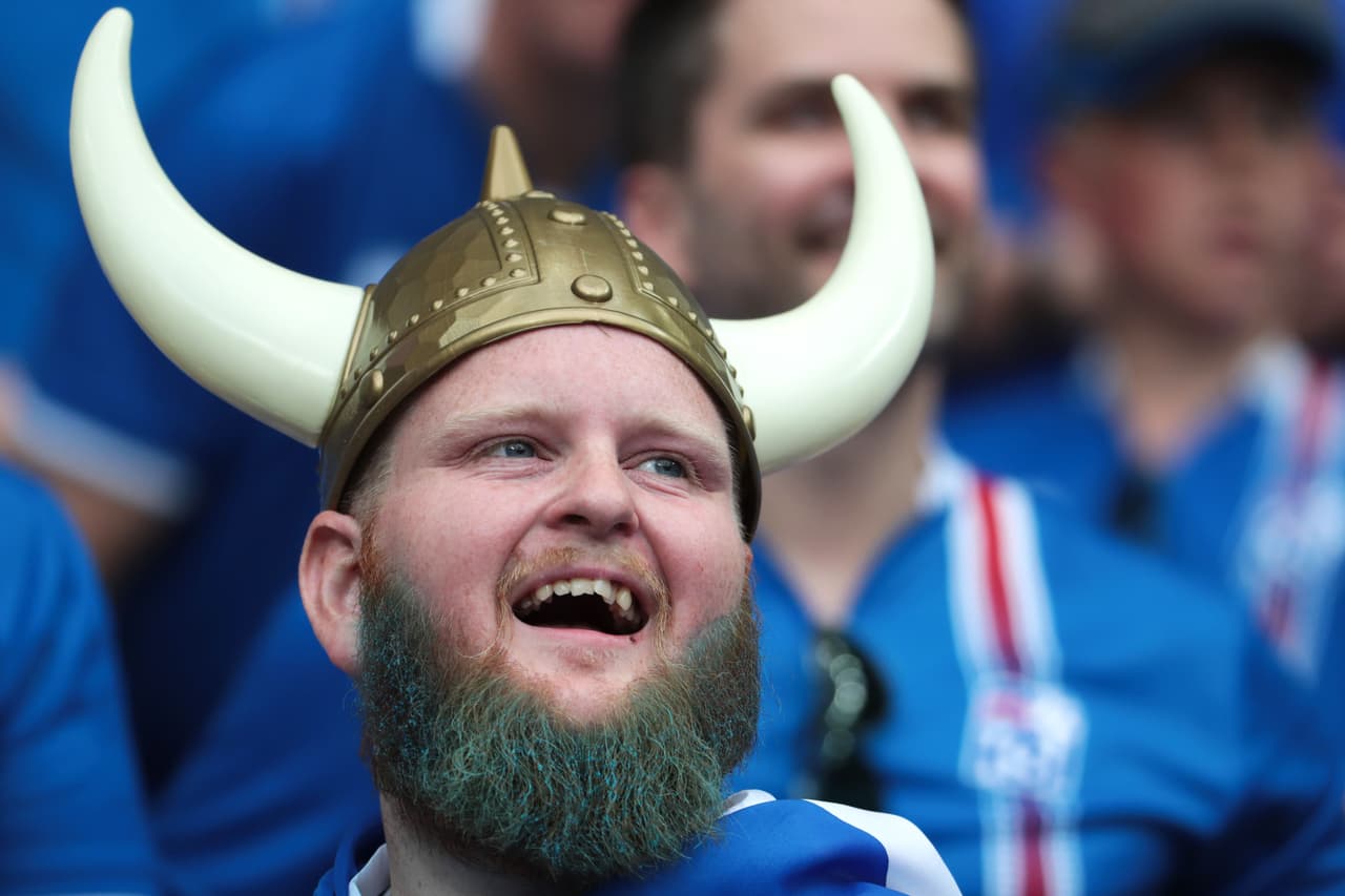 Este divertido vikingo no dejaba de alentar a los suyos.