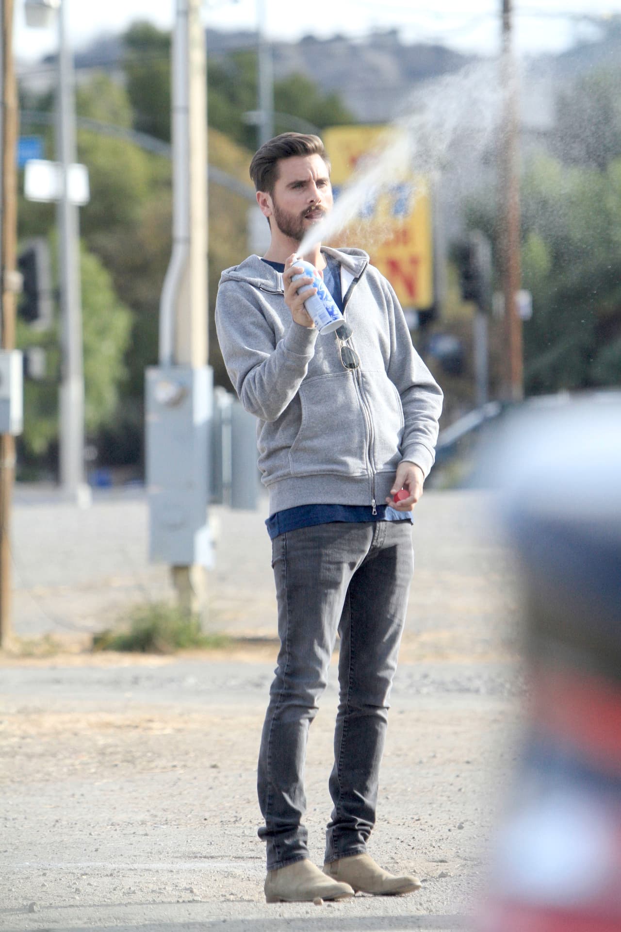 Disick encantado viendo cómo salía la nieve.