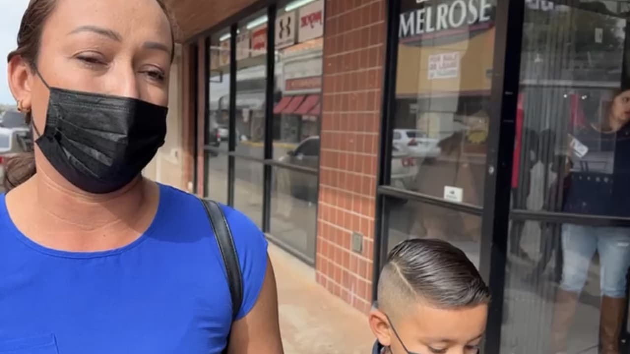 Reapertura: Mexicana cruza la frontera y va directo al panteón de una amiga que perdió en la pandemia