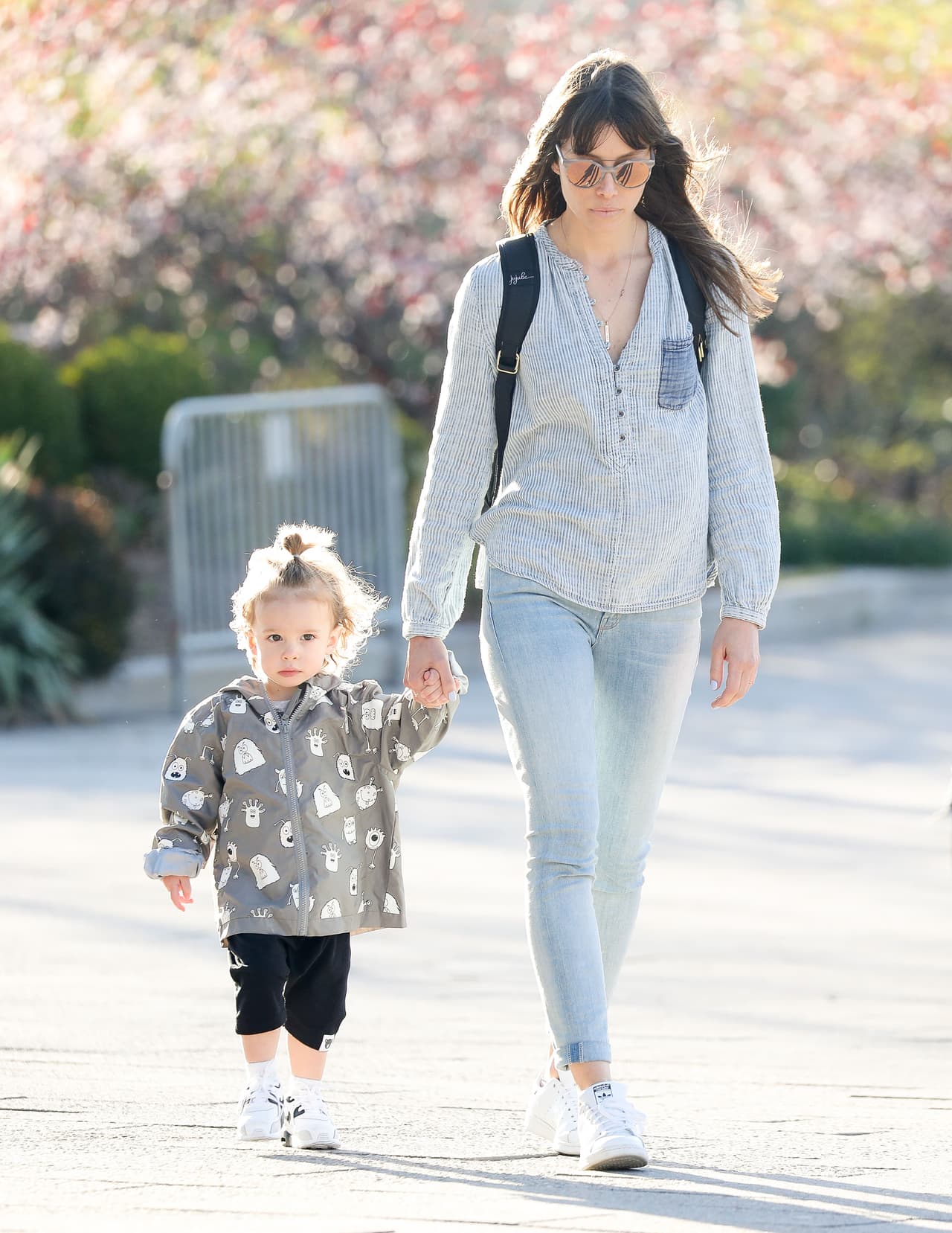 Silas Randall Timberlake, hijo de Jessica Biel y Justin Timberlake, paseó con su mamá con mucho estilo el 17 de abril en Chelsea, Manhattan.