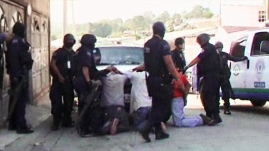 Two months after the announcement of the Drug War, Felipe Alarcón and ‘Don Sol’ were sorely disappointed by the results. ‘El Chapo’ even more so. The attacks and victims kept on coming in Juárez and Nuevo Laredo.