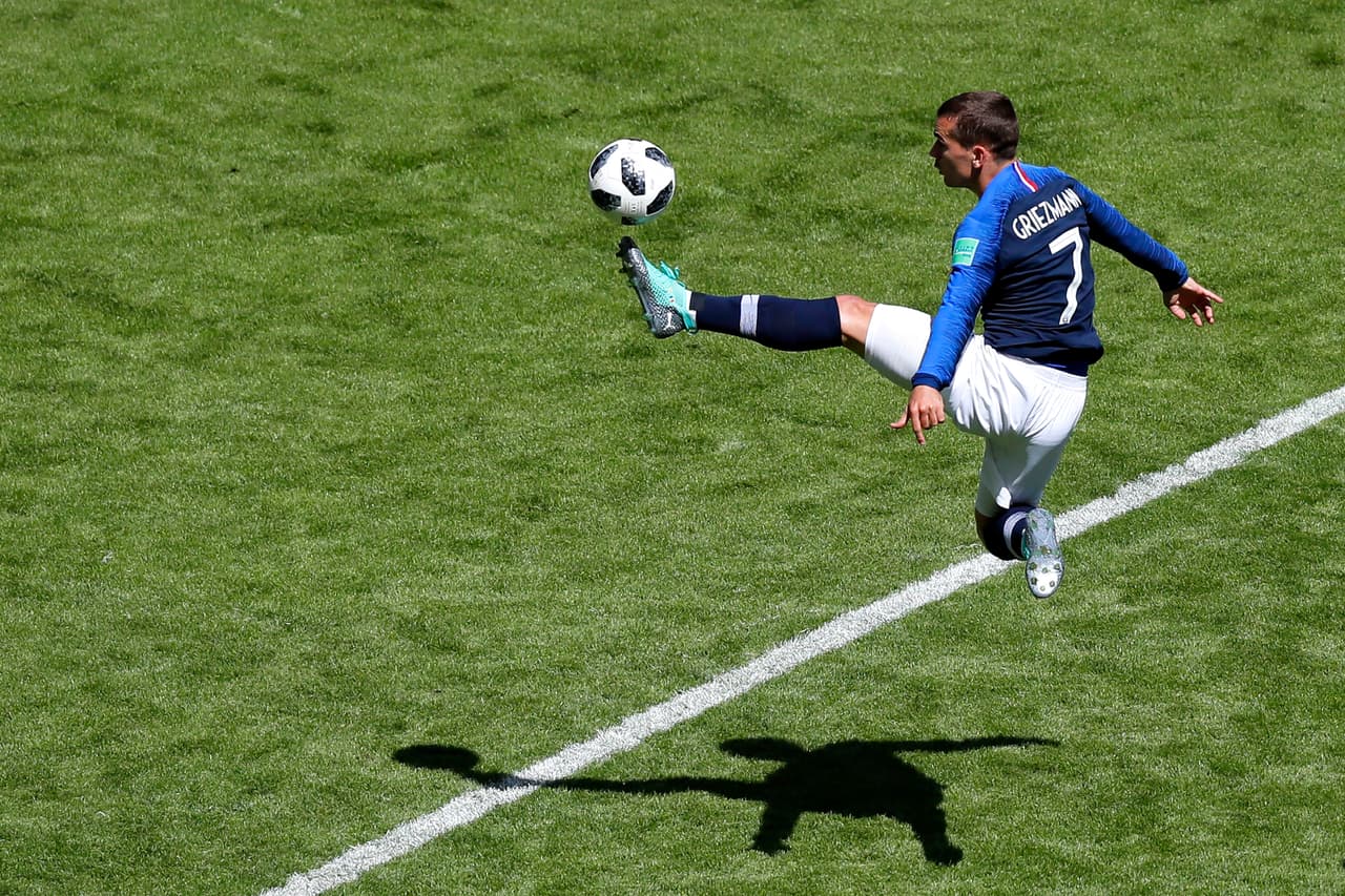 Comandados por Griezmann, los galos continuaron su arremetida pero nunca encontraron el espacio perfecto para llegar a la apertura del marcador.