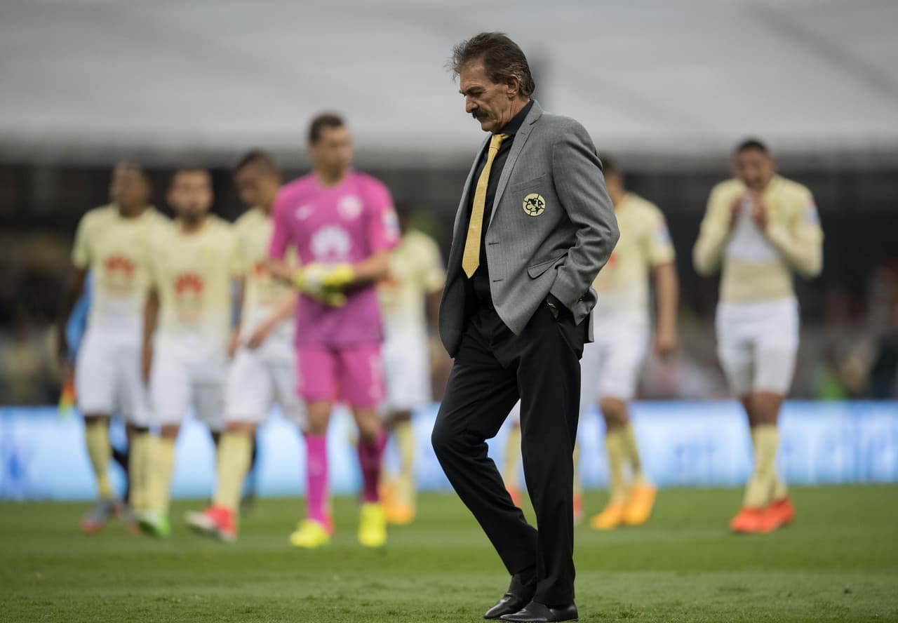 La derrota no se alejaría y en la jornada 16 cayeron en el Azteca con Atlas por 2-1.