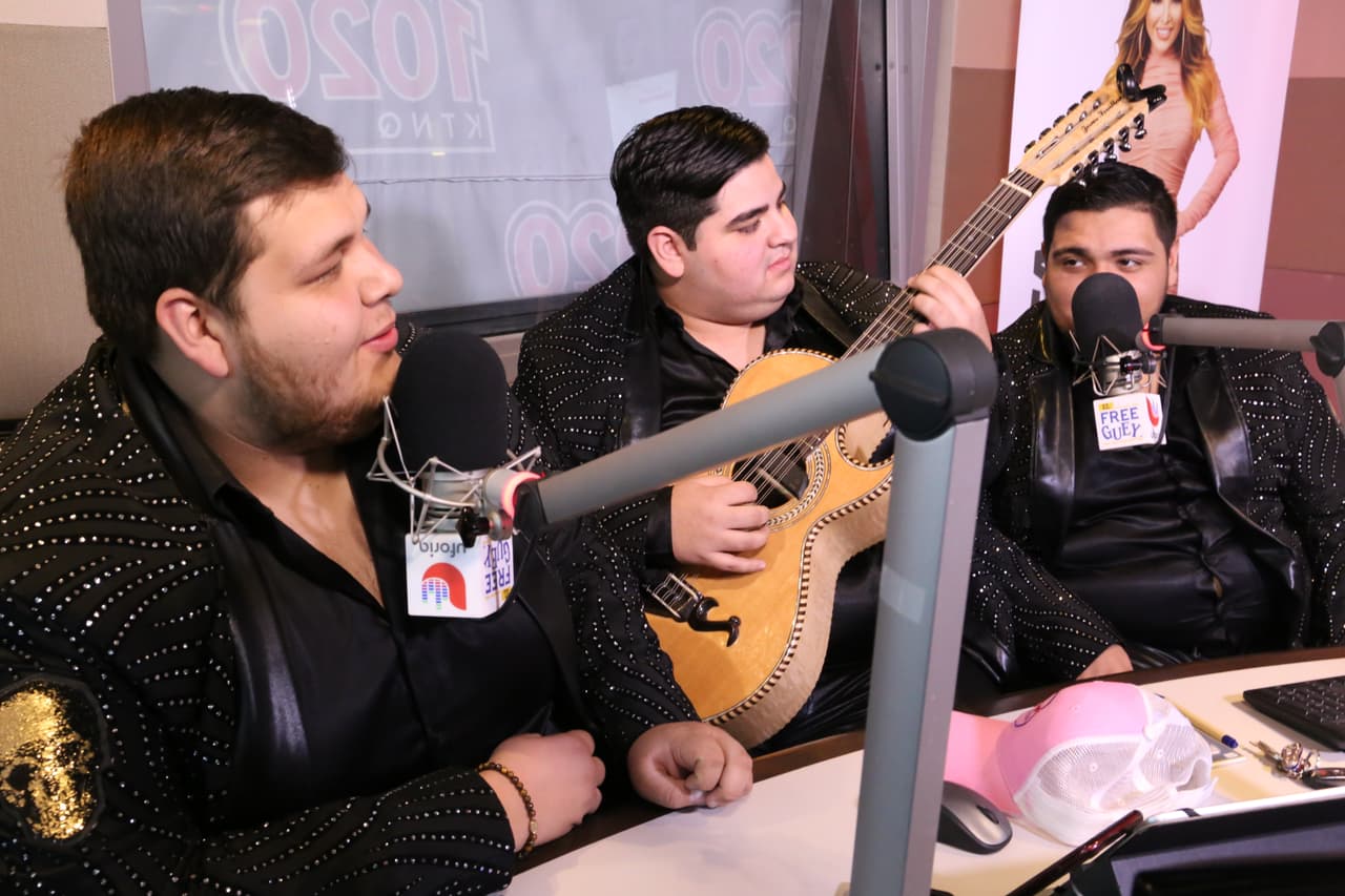 El cuál incluye 15 temas y la mayoria son corridos.