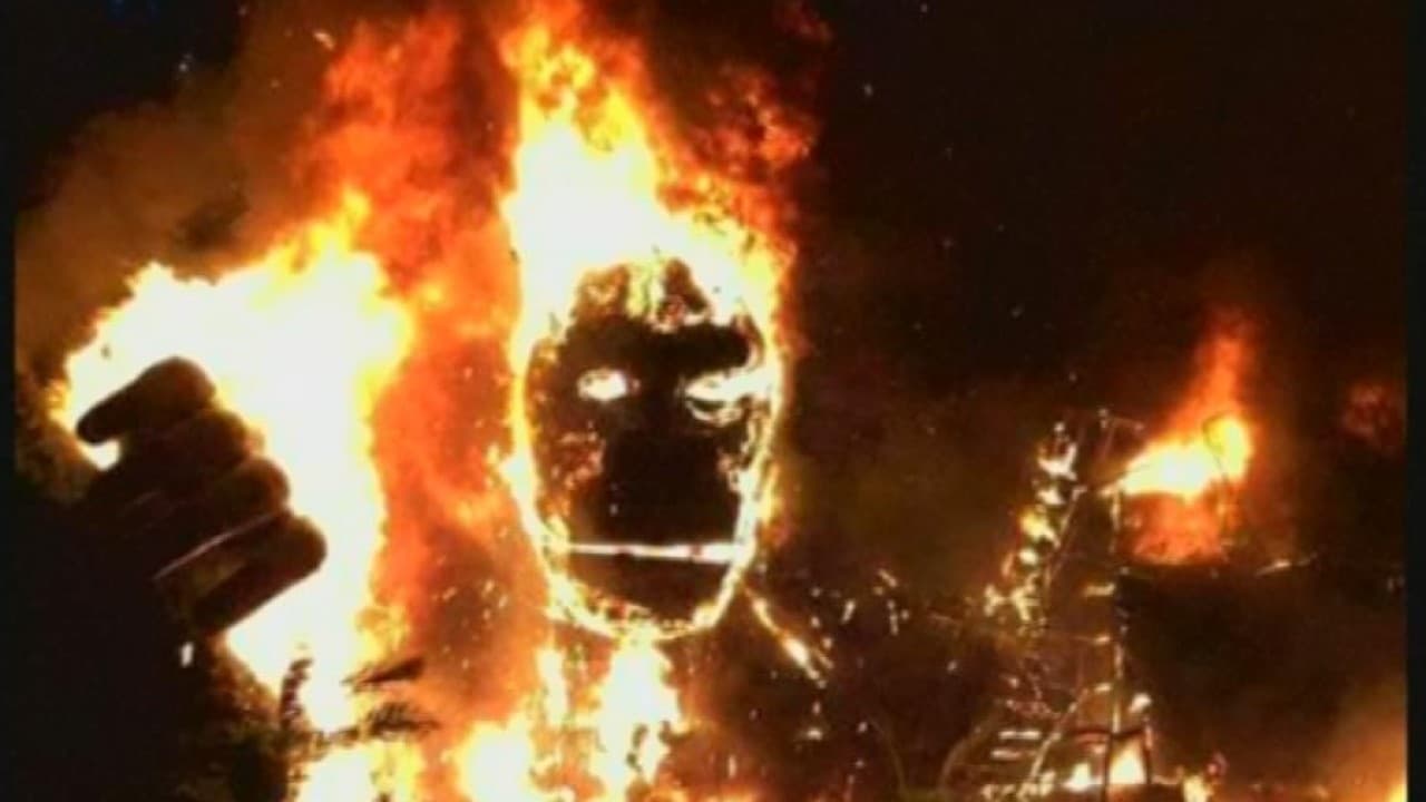 En video: se incendia una figura gigantesca de King Kong durante el estreno de la película en Vietnam