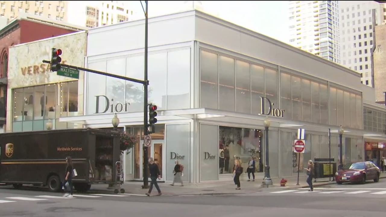 Autoridades buscan a cuatro sospechosas de haber asaltado una tienda del centro de Chicago