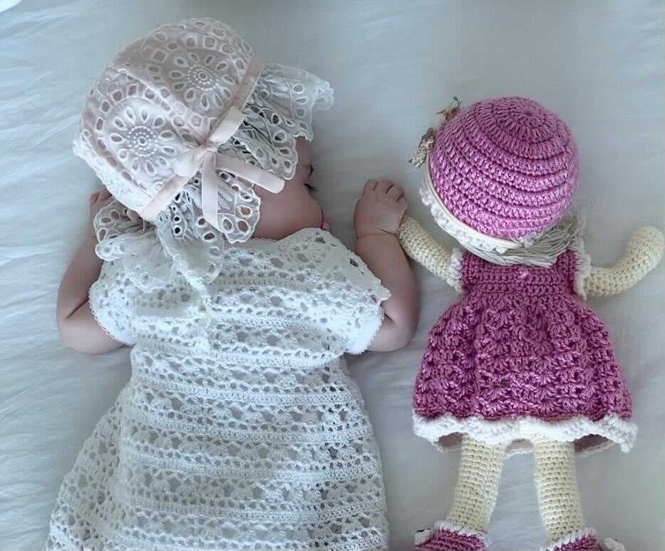 Para lograr que el bebé tenga un momento plácido durante el suño es necesario generar un ambiente adecuado que se base en oscuridad y música ligera.