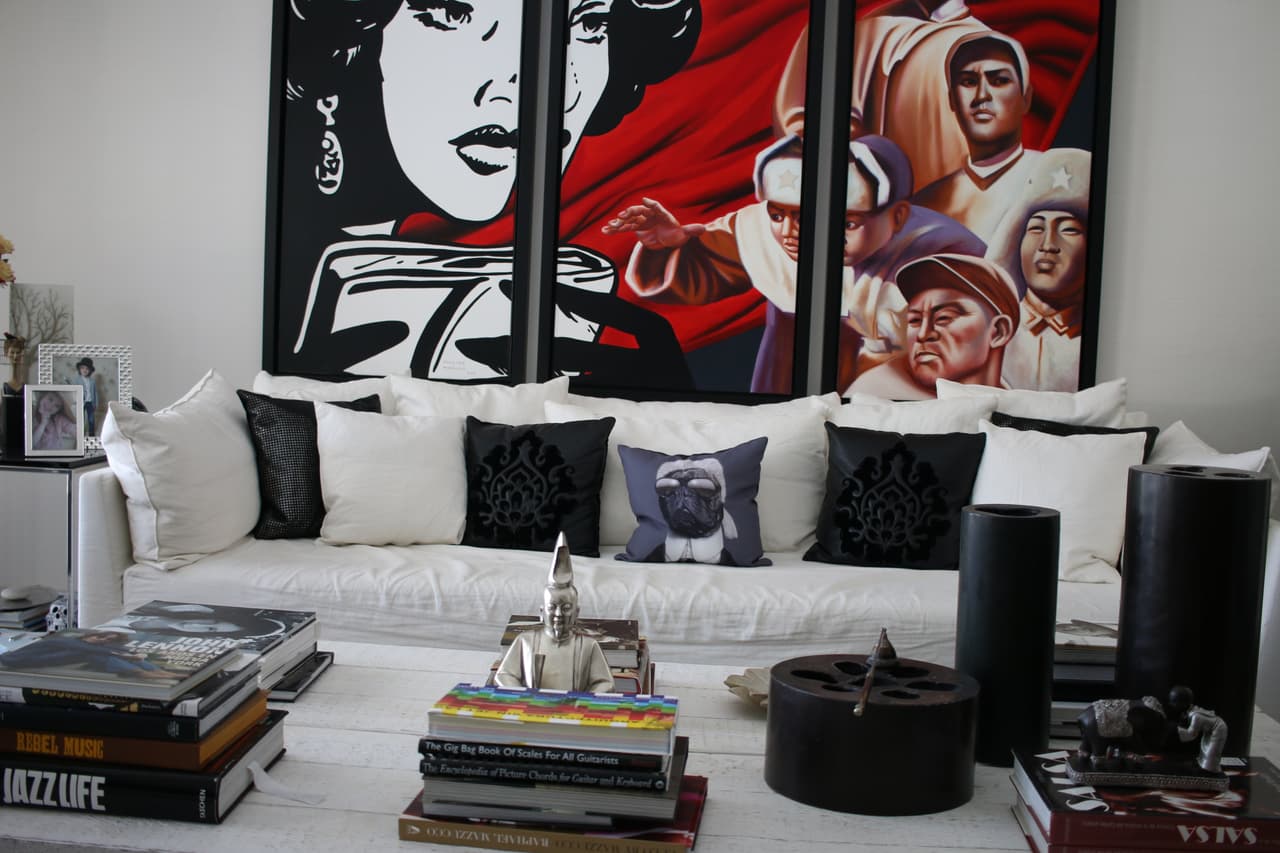 Esta es la sala de Juanes, quien muy generosamente nos abrió las puertas de su casa al equipo de Uforia Music .