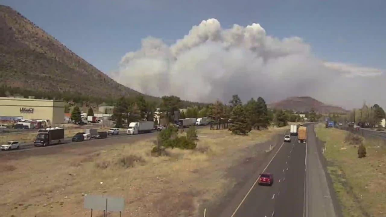 Cierra un tramo de la carretera US 89 en Flagstaff por incendio forestal