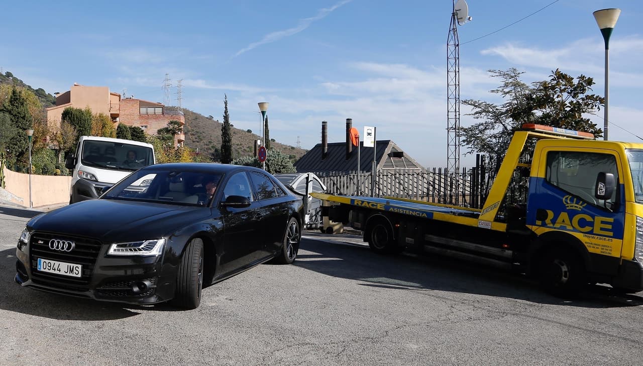 La semana pasada, la pareja tuvo que solicitar una grúa para que llevara al taller el carro de Piqué.