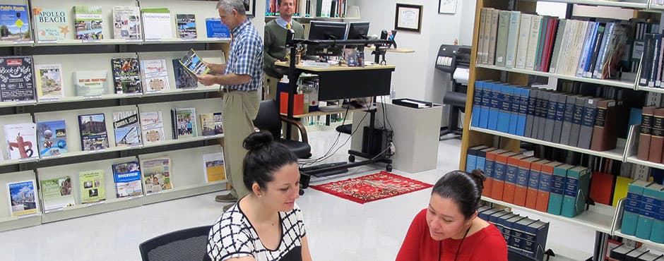 <b>The Planning Commission Library</b> se estableció en 1959 como parte de la Comisión de Planificación del 
<b>Condado de Hillsborough</b>. 
<br>
<br>En esta 
<a href="https://hcplc.org/locations/planning-commission" target="_blank">biblioteca</a> encontrarás apoyo para proyectos de investigación detallados que incluyen: mapeo y análisis espacial, investigación demográfica, tendencias históricas y permisos residenciales y comerciales.
<br>
<br>Esta ubicada en el 601 del boulevard East Kennedy. Su teléfono es el 813-273-3774, extensión 349.
<br>