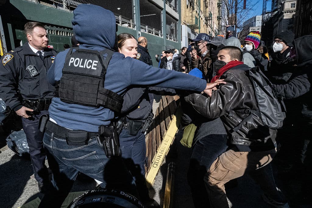 Canal Street recuperó su actividad después de que la policía despejó la zona.