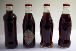 Coca Cola celebra el centenario de su icónica botella