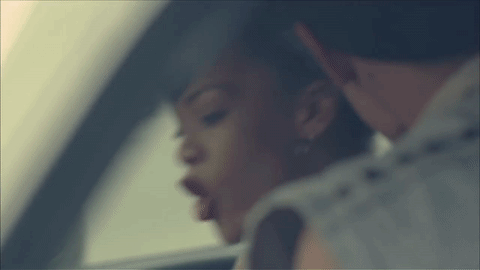 "Es como gitar y que nadie te escuche, como si siempre sintieras pena de que alguien pudiera ser tan imporante que sin él no eres nada. Nunca nadie entenderá cuanto duele, te sientes sin esperanzas, como si nadie pudiera salvarte. Entonces, cuando todo acaba y desaparece, deseas que todo lo malo vuelva para poder tener lo bueno de regreso", dice la cantante al inicio del video.