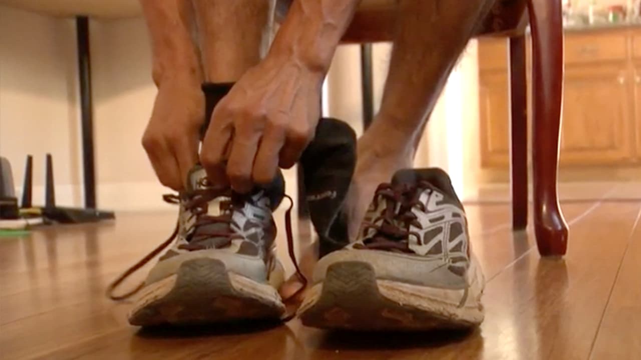 Un día decidió, sin el entrenamiento adecuado, correr el maratón de Los Ángeles, una competencia de 42 kilómetros y 195 metros. Un familiar le advirtió de lo difícil de su tarea.