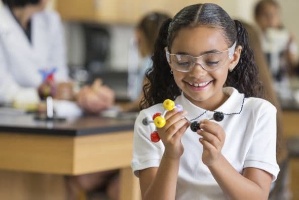 Desde el Laboratorio Jefferson se informa que un humano promedio, de 70 kilos (154 libras), está compuesto por... ¡7,000,000,000,000,000,000,000,000,000 de átomos!