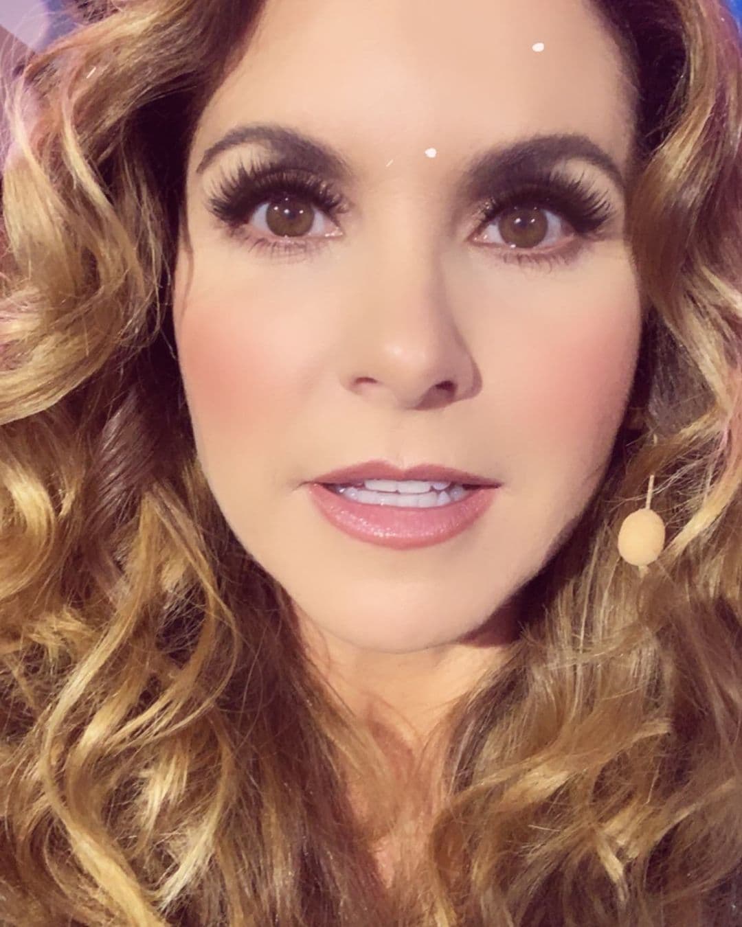 En ese entonces, Lucero sorprendió al interpretar a tres personajes distintos de manera simultánea y demostró ser una artista completa. Tras su actuación le siguieron otros papeles protagónicos en telenovelas como 'Mi destino eres tú', 'Alborada', 'Soy tu dueña' y 'Por ella soy Eva'.