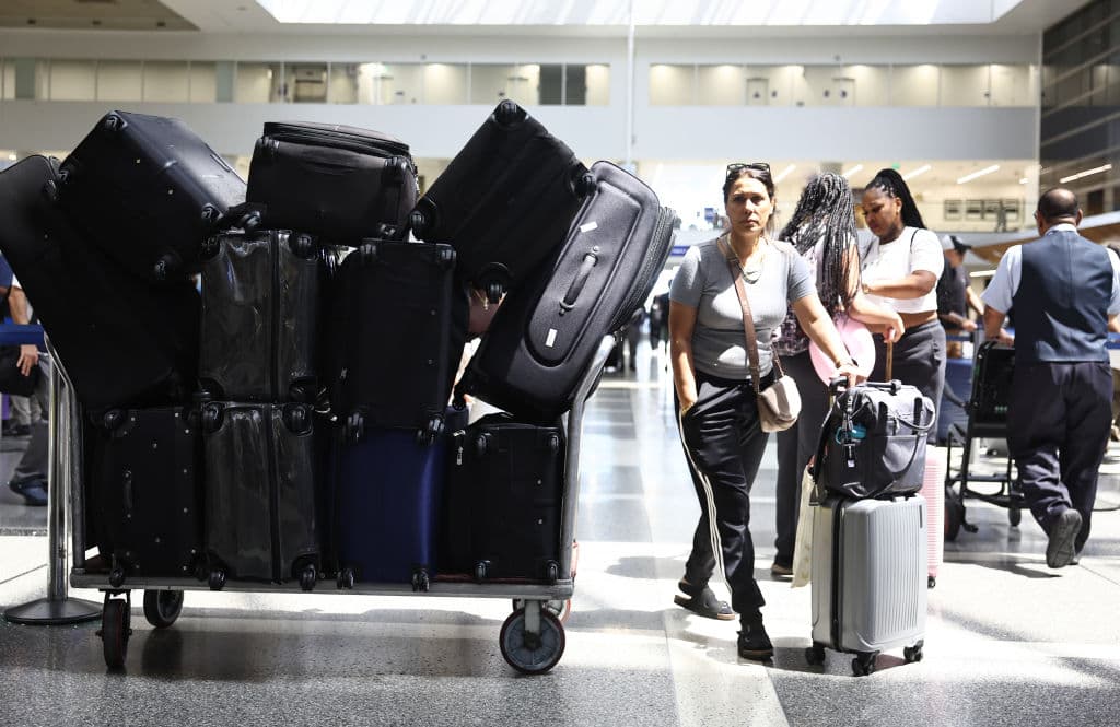 Emiten 47 multas a aerolíneas en Puerto Rico por usar básculas sin certificar: ¿te cobraron de más?