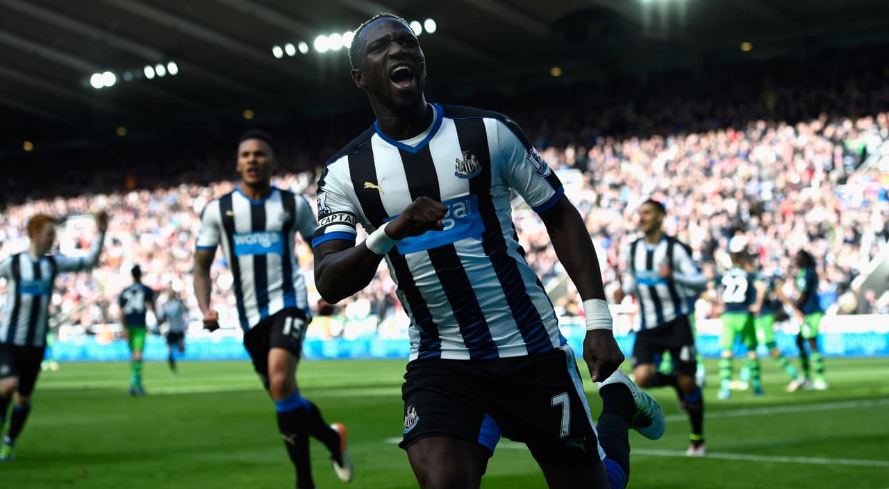 Newcastle y Sunderland ganan goleando y aprietan el descenso en la Premier League
