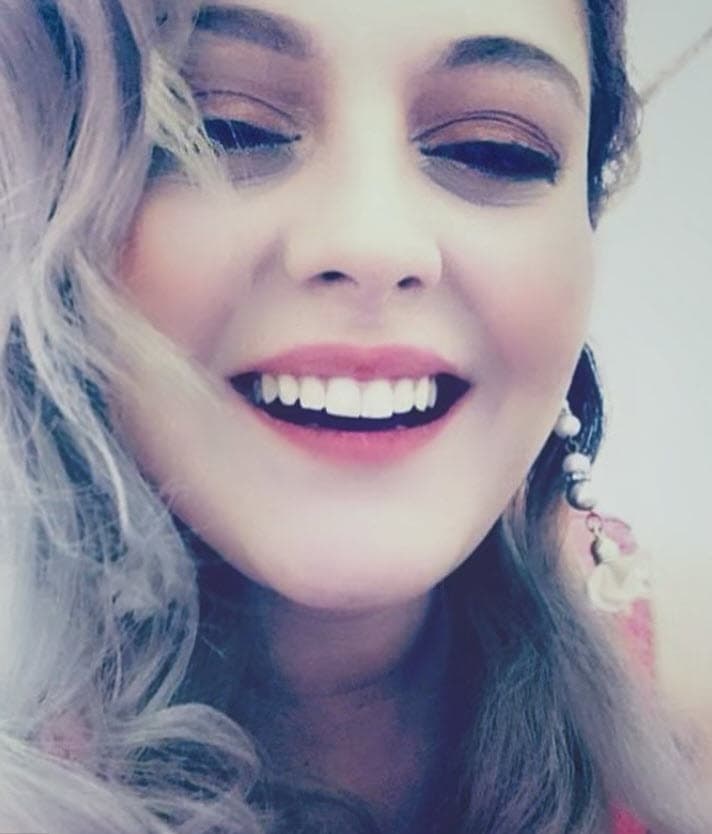 Ante la insistencia de sus seguidores por preguntar sobre su pasado artístico, Lozz fue contundente: "Me encantaría 
<b>que me dejaran de preguntar</b> todo eso y más en mi cuenta de negocio que es esta". 
<br>