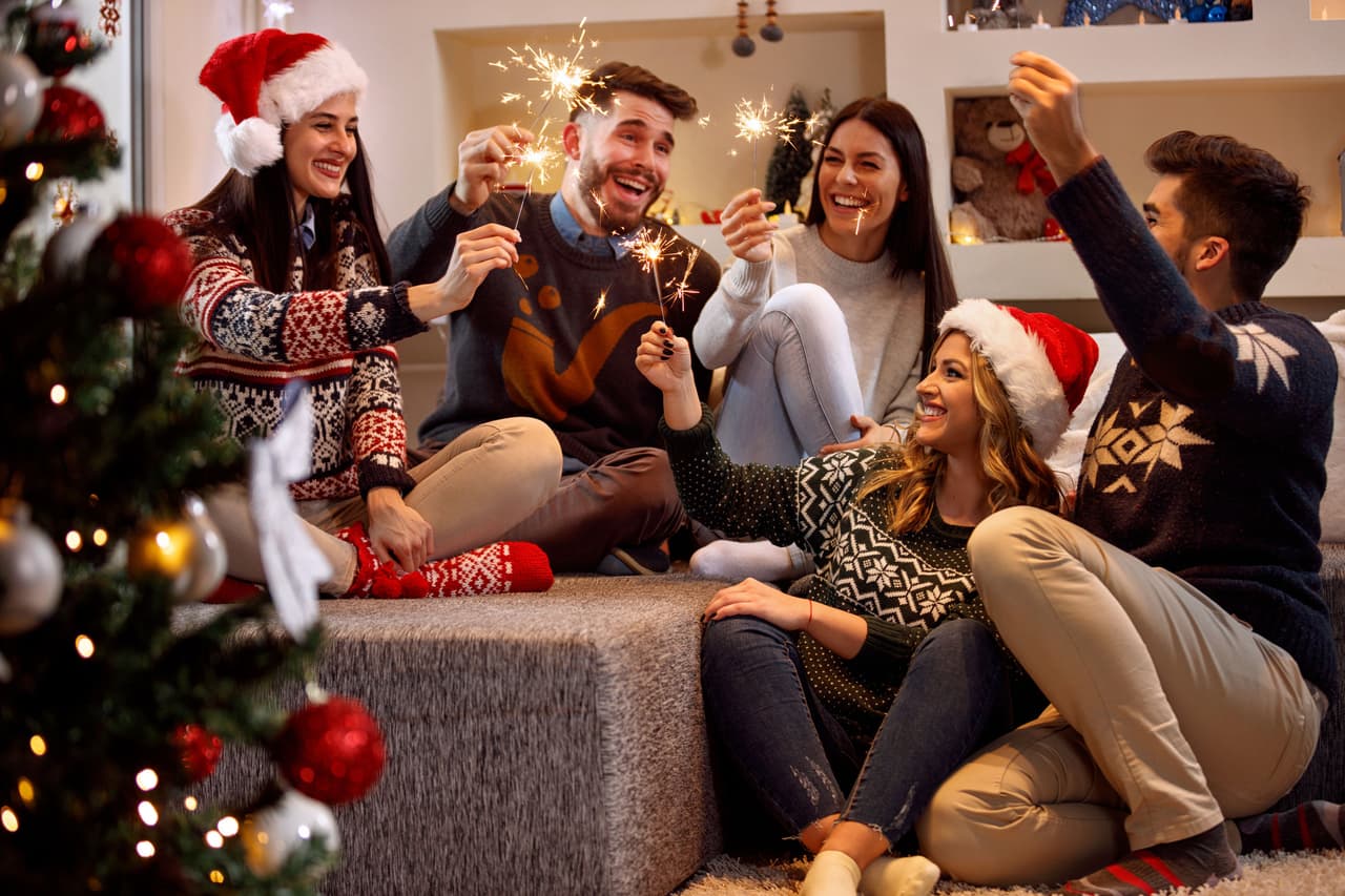 <b>Nochebuena y Nochevieja.</b> Otra solución es que pasen la Nochebuena con una familia y la Nochevieja con la otra. Al año siguiente pueden seguir con la misma dinámica, pero invertida.