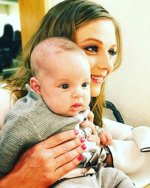 El 9 de diciembre de 2017 Ana Layevska se convirtió en madre de la bella Masha.