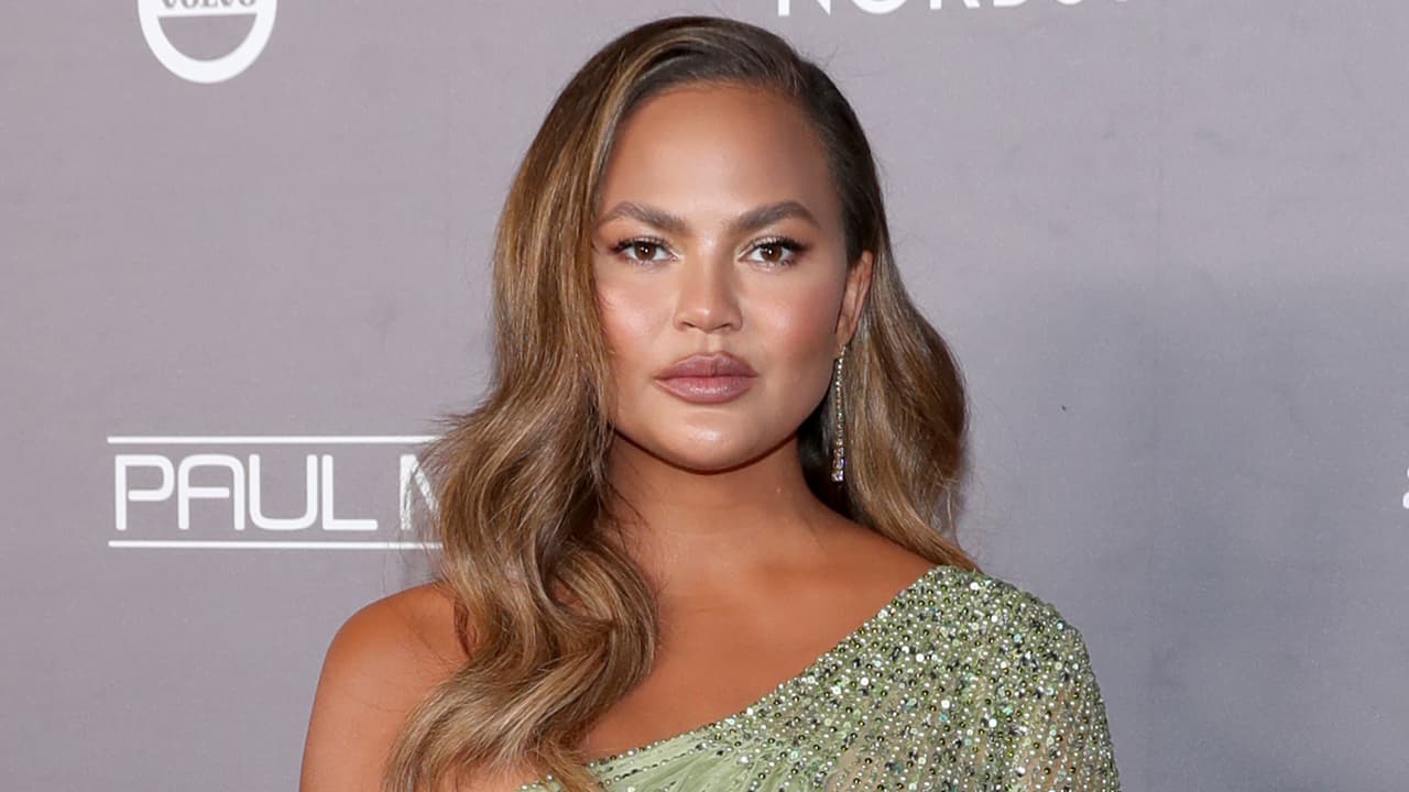 Chrissy Teigen se avergüenza de haber sido un troll y pide perdón por sus "horribles tuits"