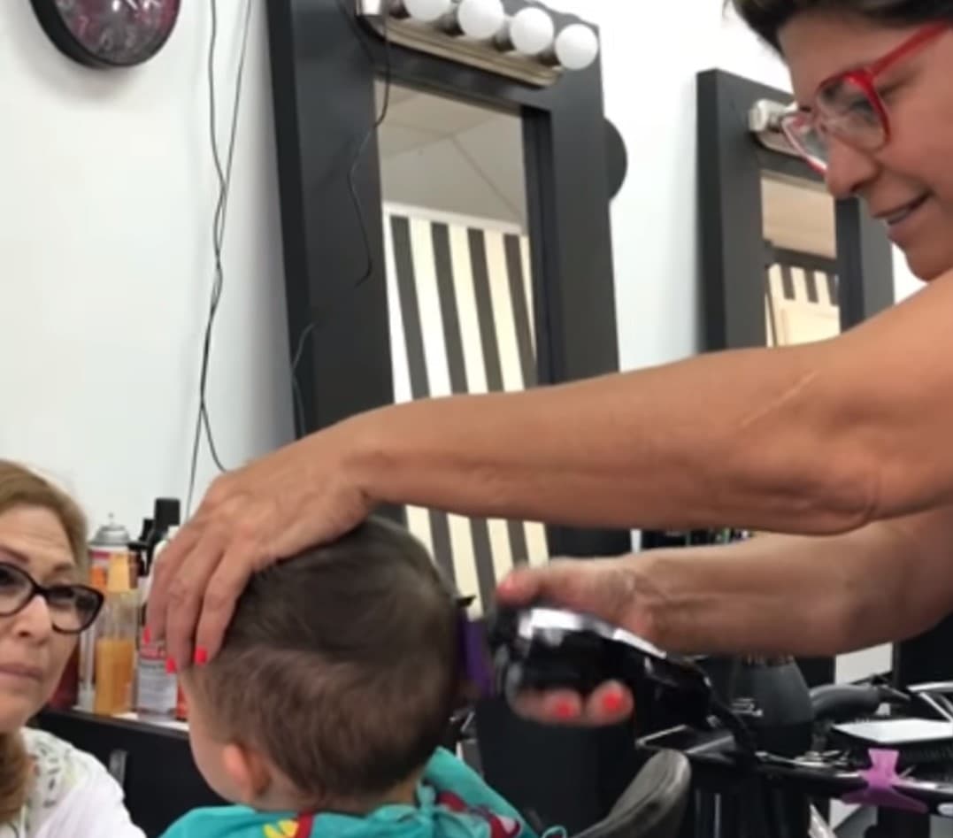 “Gael está en manos de la mejor estilista: su Aby”, redactó Ana Patricia.