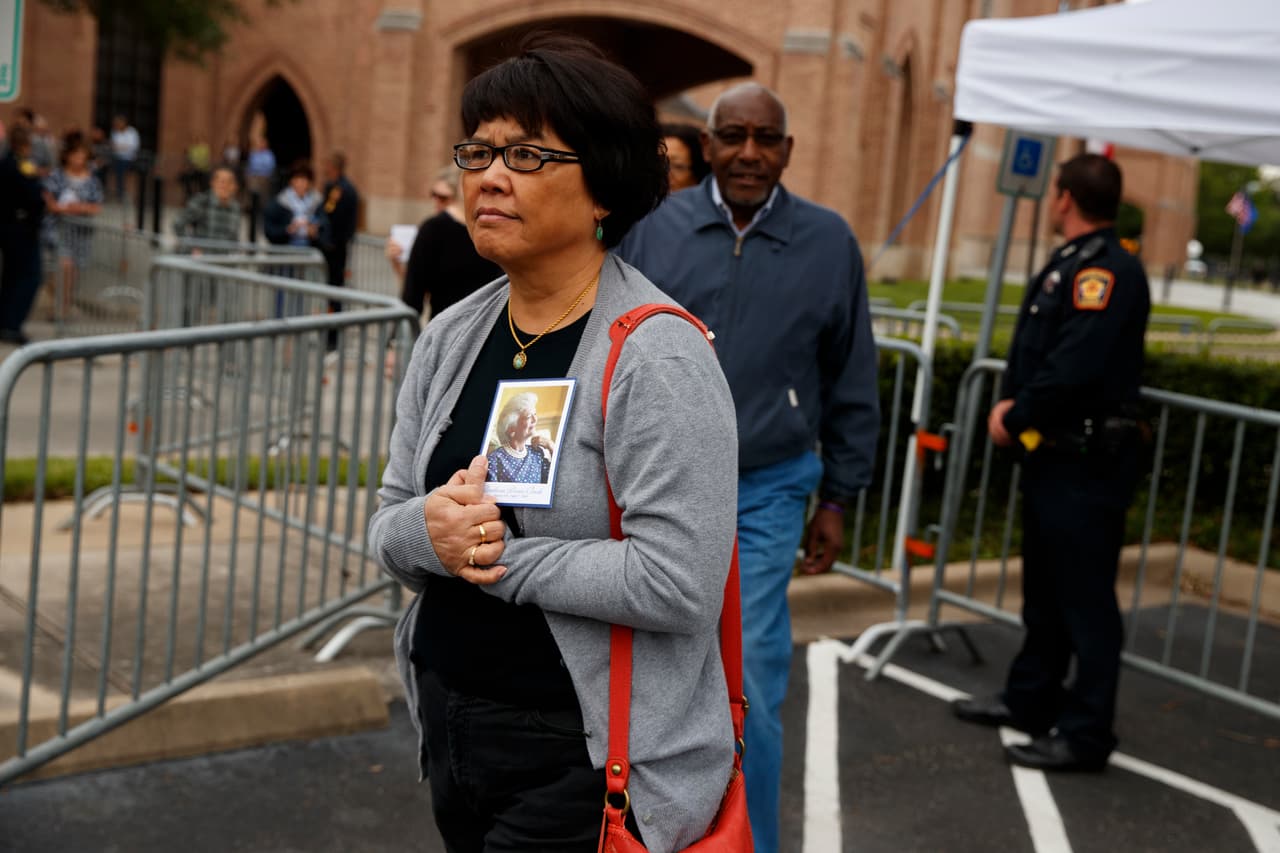 Los presentes han elogiado la dedicación de Barbara Bush a la alfabetización y la educación cuando fue primera dama, entre 1989 y 1993.