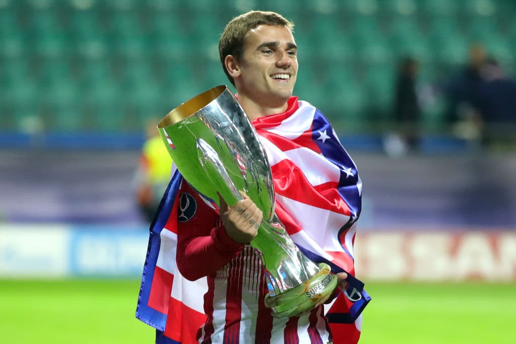 <b>3.- La UEFA Super Cup a manos del Madrid</b>. Ganada en la capital de Estonia, Talin, Antoine Griezmann ganó en 2016 la UEFA Super Cup al vencer al Real Madrid, un magro consuelo luego de haber perdido dos Finales de la Champions League con sus acérrimos rivales Merengues. Es no impidió que el triunfo se festejara en grande.