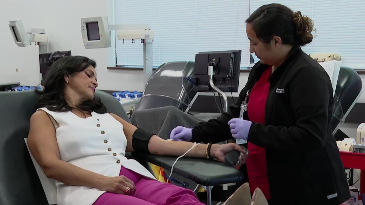 La atención médica a pacientes está en riesgo por escasez de sangre: te decimos cómo donar en Dallas