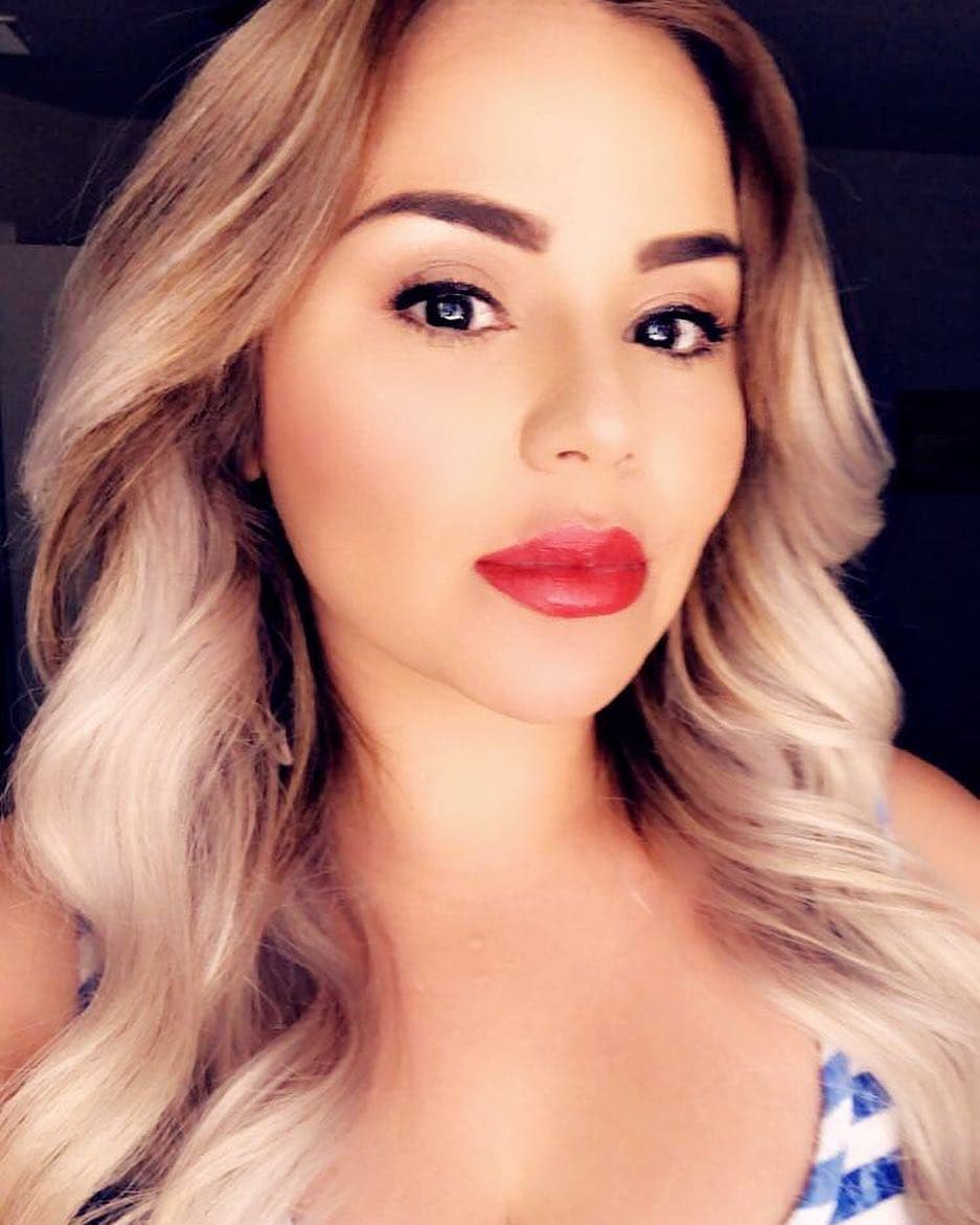 La madrugada de ese día, el vehículo en el que viajaba la exbailarina cometió una infracción de tráfico y se detuvo.