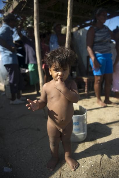 El jueves, el desbordamiento de un río en la población de California, en el departamento -provincia- de Santander (este) dejó dos muertos y cuatro desaparecidos. Un día antes, otra persona había muerto en esa misma región al colapsar un puente vial.