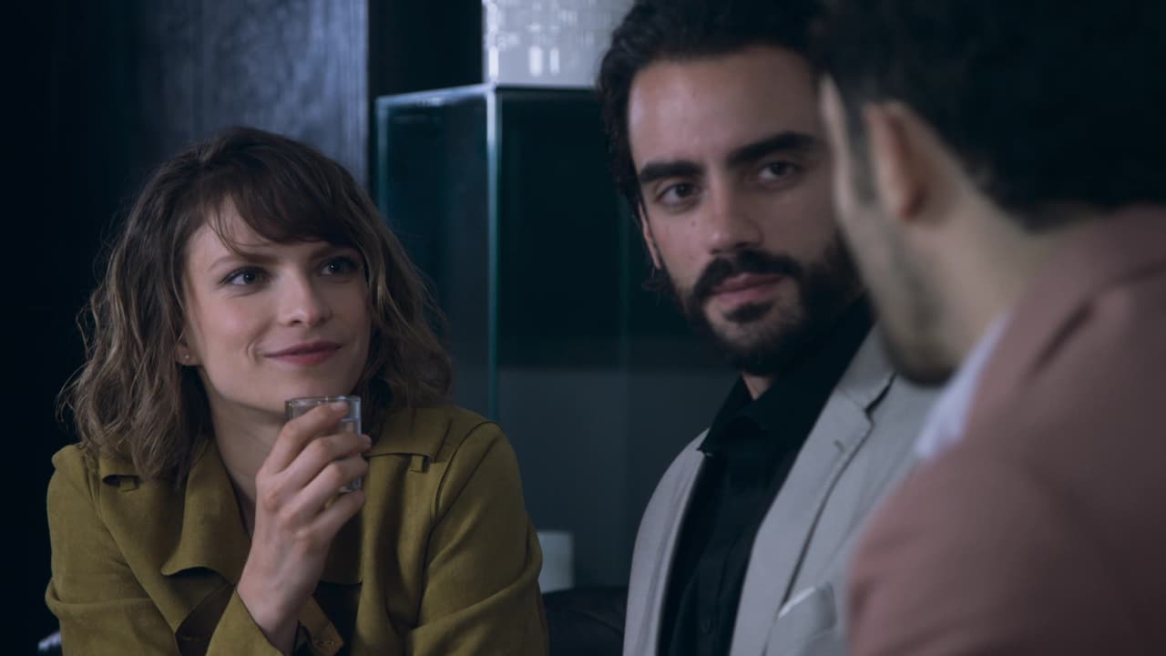 Sin importar las consecuencias, ni que Alejandro termine su relación de tres años con su pareja, Miguel Terranova (José Pablo Minor).