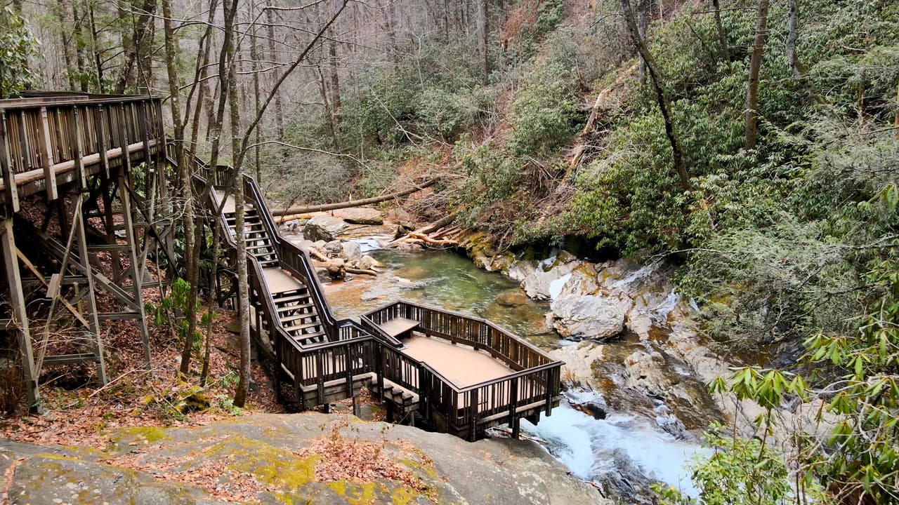 Desde este punto podrás apreciar toda la caída de agua.