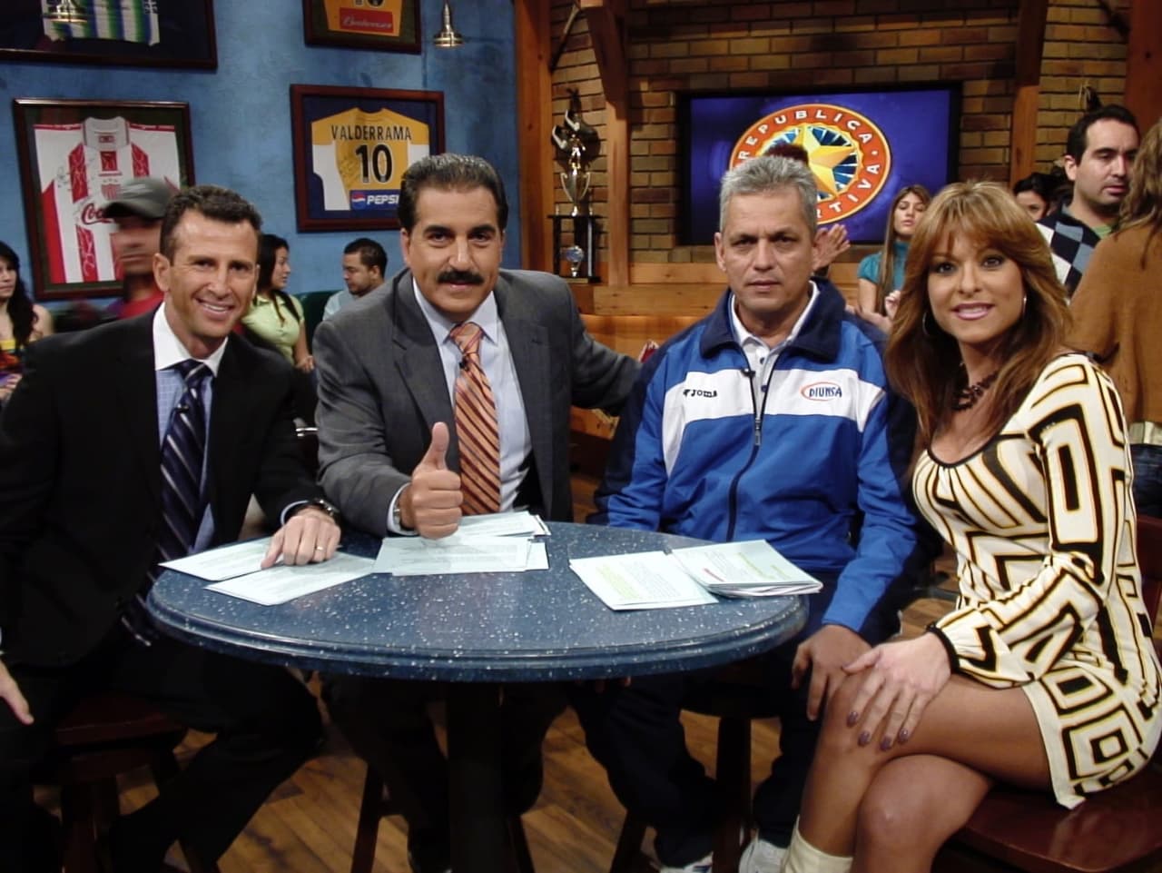 Otra imagen con el técnico Reinaldo Rueda, además de sus compañeros como Rosana Franco y Fernando Fiore, muestra de que la presencia de Félix ha ayudado a hacer de República Deportiva uno de los programas consentidos de la audiencia de Univisión Deportes.