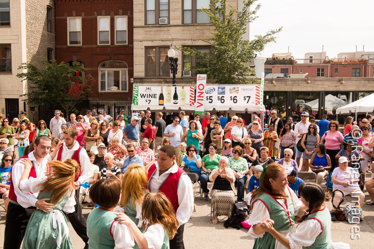 Como parte de esta fiesta se presentarán danzas tradicionales como la tarantela y un grupo local representará una típica danza de una boda italiana.