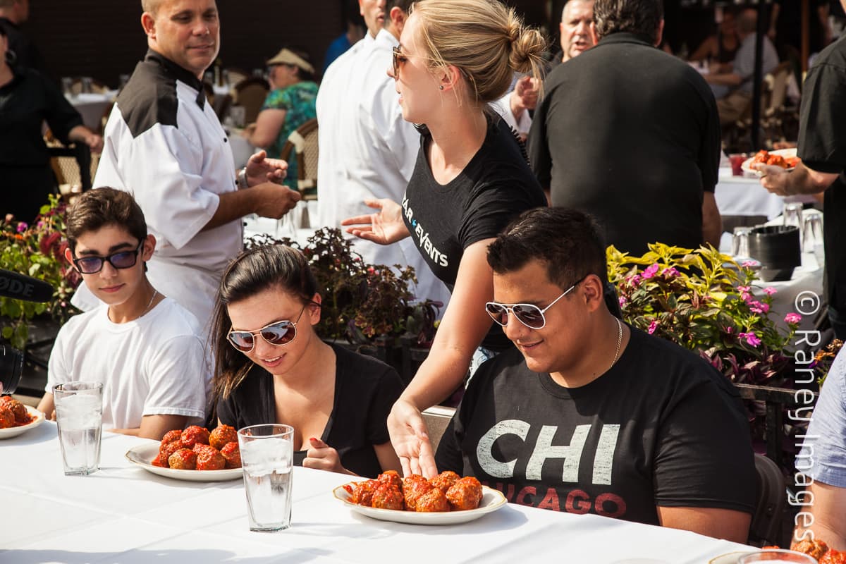 Y si hablamos de comer, los asistentes podrán participar en una competencia de comer albóndigas.