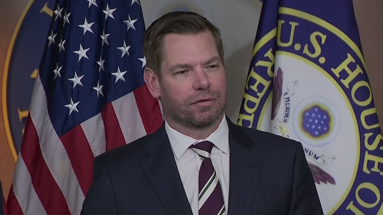 Eric Swalwell retira candidatura a gobernador de California tras acusaciones
