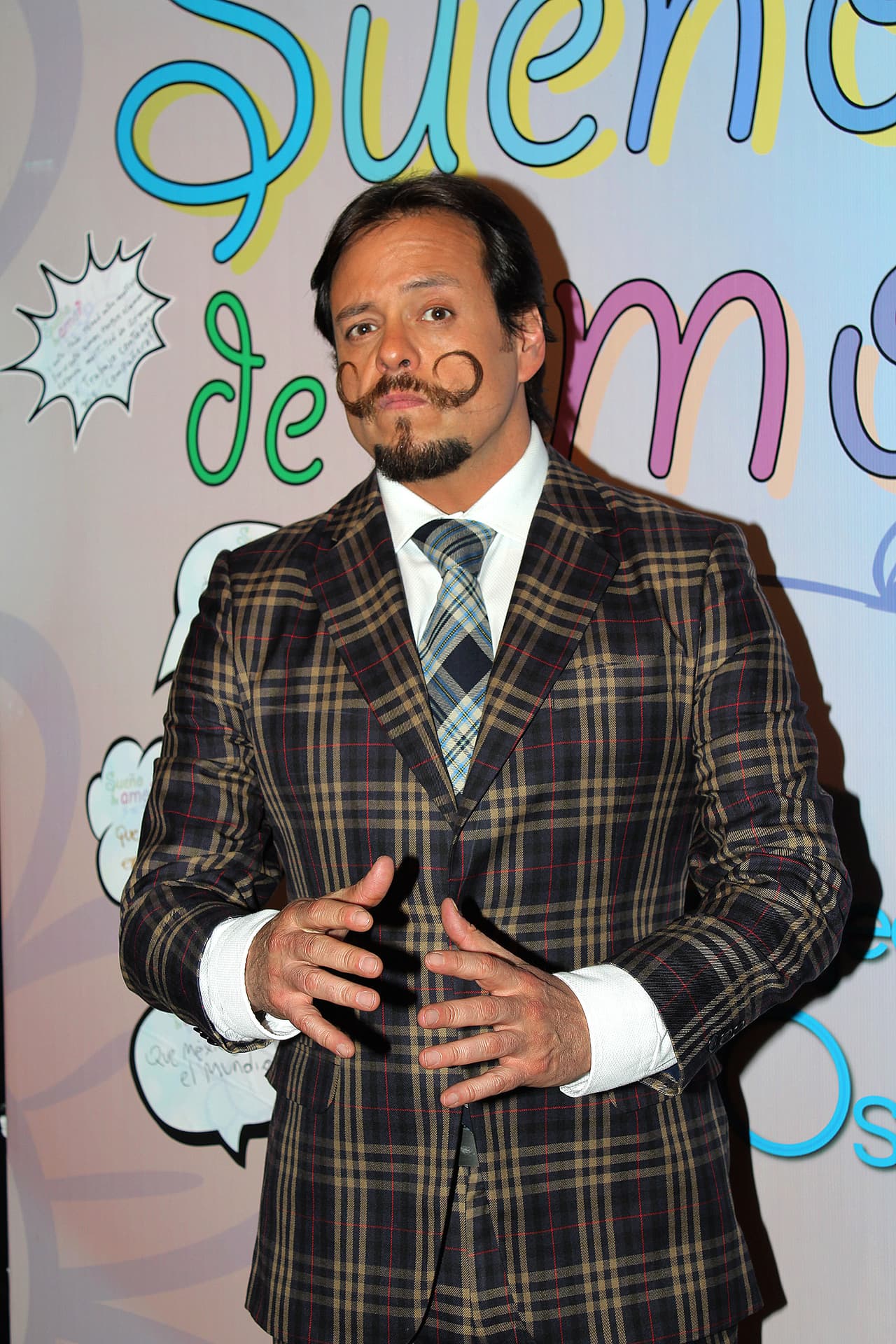 Un hombre estricto, intenso y obsesionado con el orden, la limpieza y la disciplina.