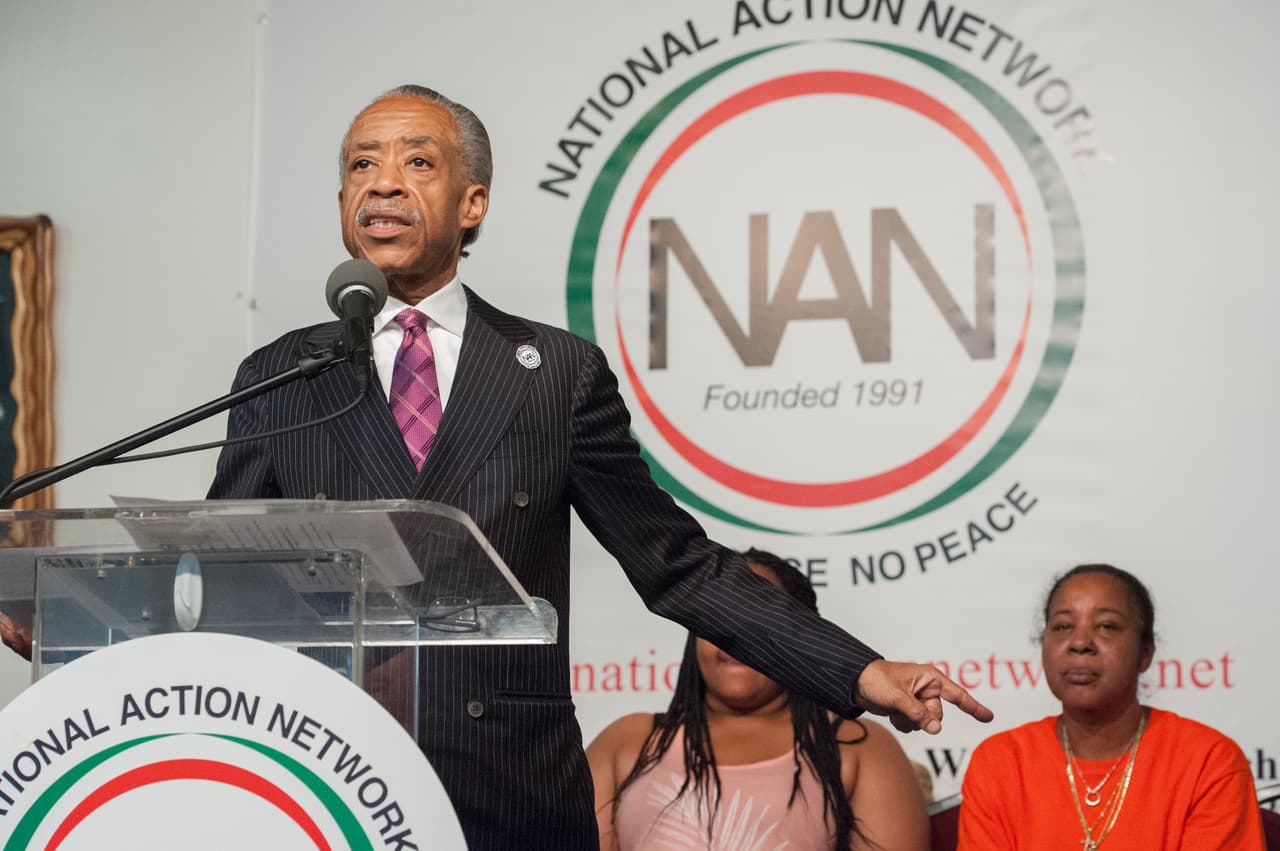 Desde la sede de la Red de Acción Nacional, el reverendo Al Sharpton pidió no abandonar la lucha.