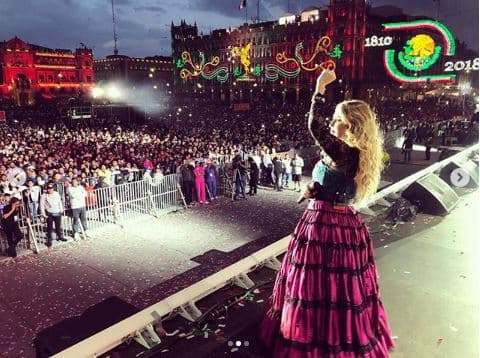 Alicia Villarreal festejó esta fecha al participar en un concierto en el Zócalo de la Ciudad de México ante miles de personas que se dieron cita en ese emblemático lugar, previo a la ceremonia del Grito de Independencia.