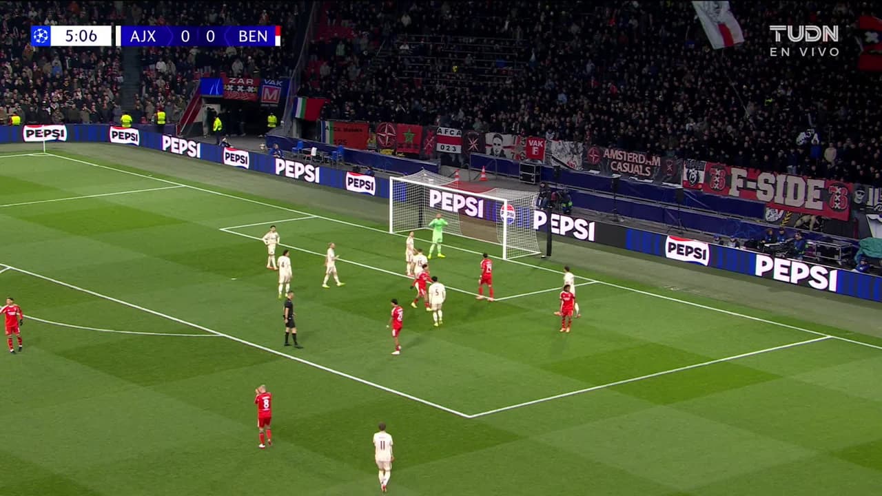 ¡GOL!  anota para Benfica. Samuel Dahl