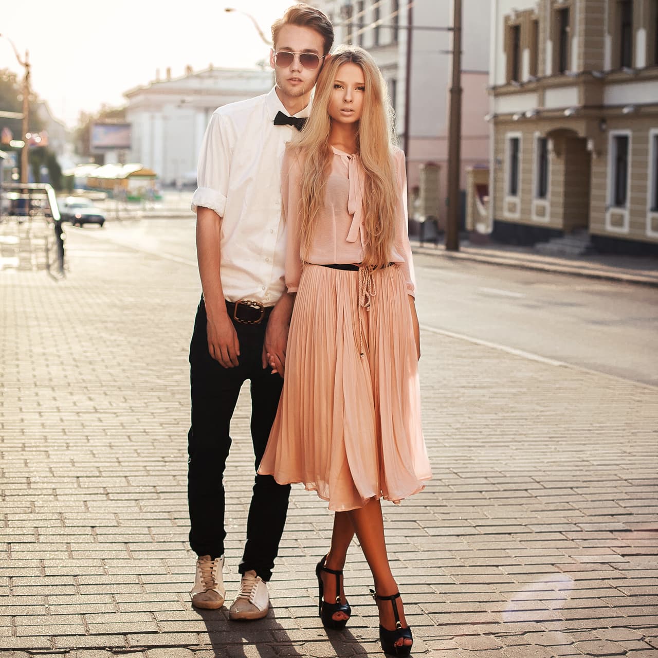 <b>¿Qué atrae a Libra? </b>
<br>Quien tiene buen gusto aunque no tenga recursos, si sabe conjugar todo de una forma equilibrada y armónica. Las personas que tienen clase para realzar su prestigio al asistir a un lugar público, un restaurante, cóctel, cita elegante. Sensualidad íntima manifestada en detalles a la hora del amor donde todo se cuida, desde las manos hasta los pies, las personas equilibradas y sensatas, muy racionales, justas y amables.