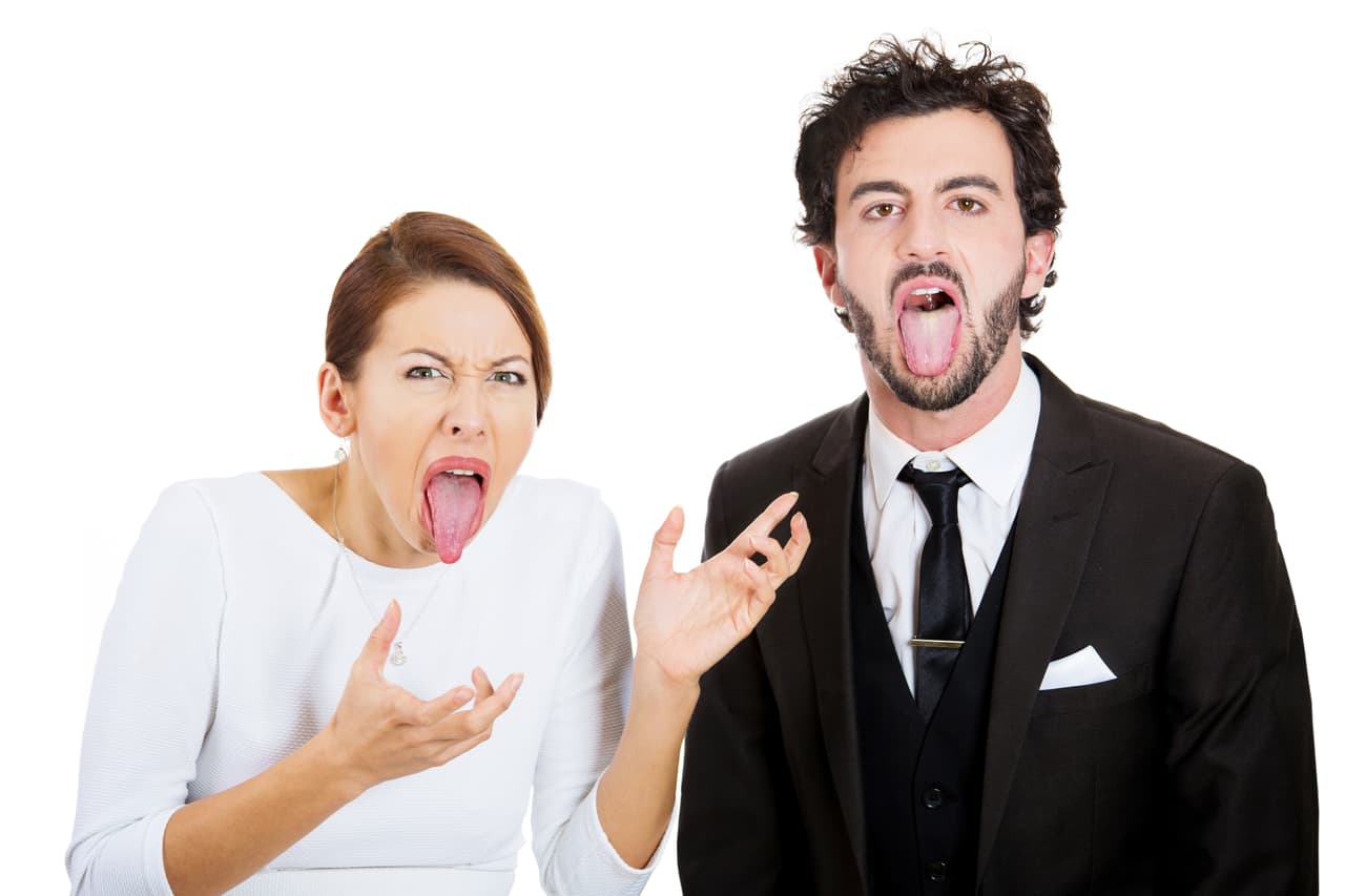 <b>¿Qué desagrada a Libra? </b>
<br>Una persona que no cuide su apariencia personal, sus modales en lugares públicos e inclusive en la intimidad, que hable en voz muy alta y sea desconsiderada de los demás, escandalosa, “bullera”, chismosa y entrometida. Una persona vulgar, que escandalice o no se sepa comportar en público es un “no, no” para el amor librano.