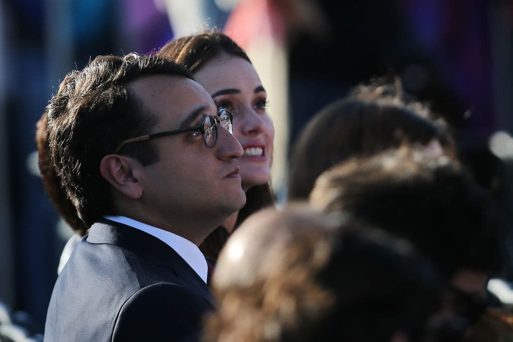 Fue as铆 como confirm贸 el rompimiento de su relaci贸n con el hijo del presidente de M茅xico,
<b>Andr茅s Manuel L贸pez Beltr谩n</b>. Fue precisamente en el 2018, en la toma de posesi贸n de AMLO, que se dejaron ver juntos por primera vez.