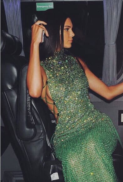 Kendall con otro sexy vestido que casi recibe dos millones de visitas.