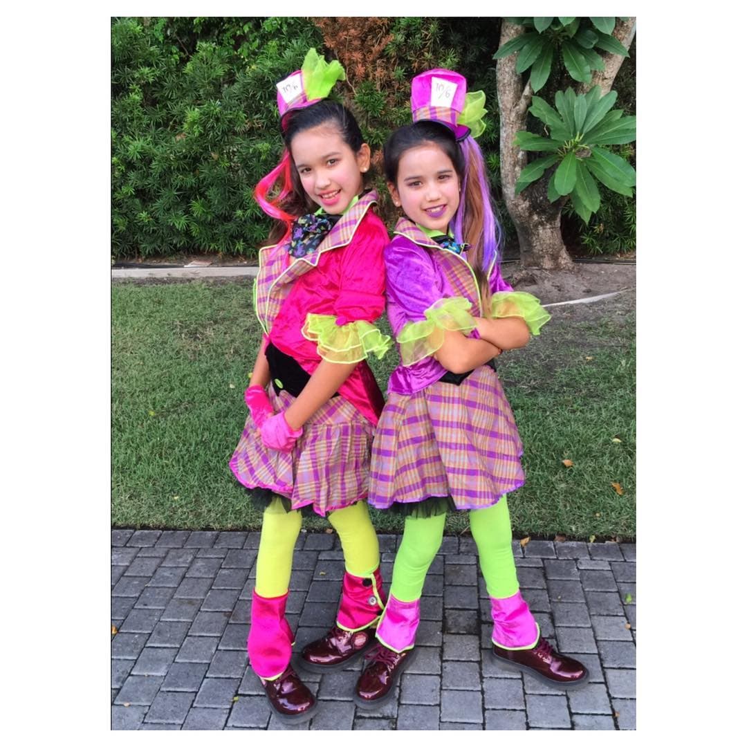 Antonella y Michaella son felices cada que sus padres juegan con ellas a disfrazarse de excéntricos personajes.