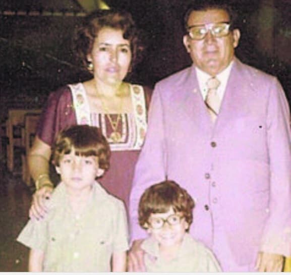 Cruz Lizárraga, el fundador de La Banda El Recodo, también fue muy prolífico en su vida, se casó en tres ocasiones y tuvo once hijos.